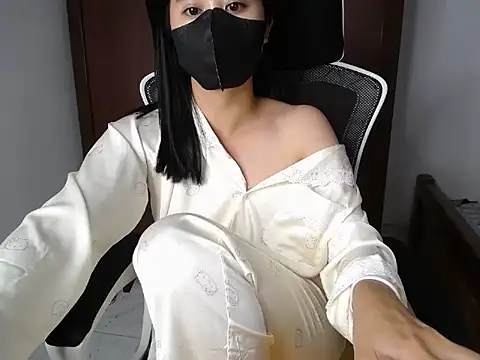 Lunobaby 204 online show from October 24, 2025, 9:44 pm