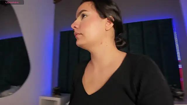 IsabellaGrey19 online show from January 13, 2026, 8:14 pm