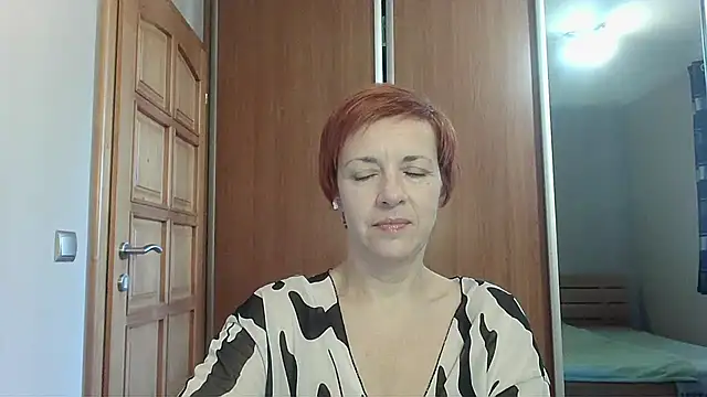 LoraLoraMay online show from July 8, 2026, 1:04 pm