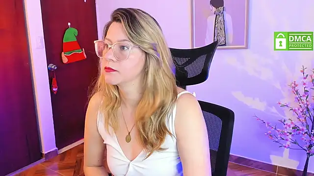 Chanelll Taylorr  online show from December 26, 2024, 1:54 pm