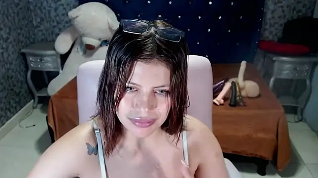 CurvyJulieth online show from January 14, 2025, 7:06 am