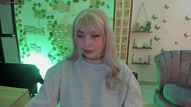 Fiore Sanz  online show from April 6, 2026, 3:04 am