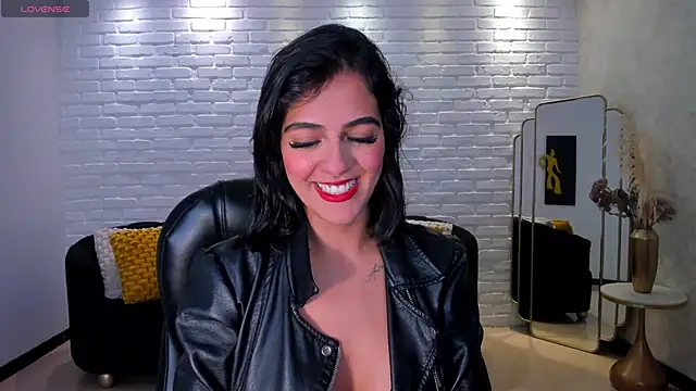 VictoriaMilan  online show from December 6, 2024, 8:29 pm