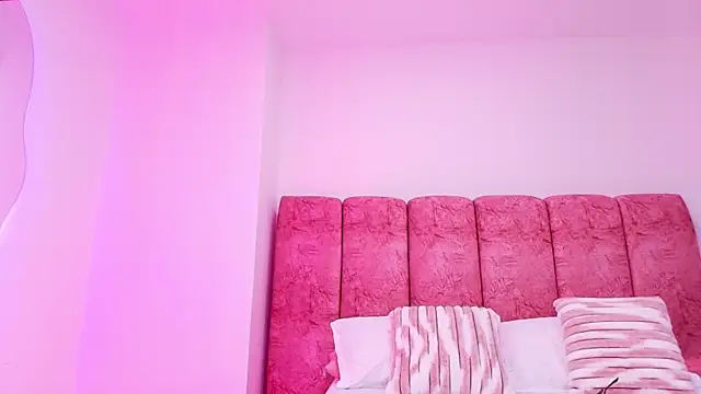 kendal rossi online show from November 10, 2025, 11:53 am