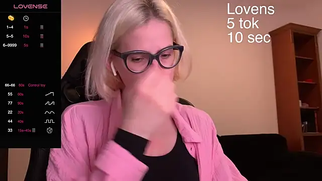 Snapshot of Sexy_Sweets chatting on October 2, 2025, 8:05 pm Sexy Sweets online show from October 2, 2025, 8:05 pm