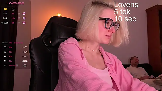 Snapshot of Sexy_Sweets chatting on October 3, 2025, 6:16 pm Sexy Sweets online show from October 3, 2025, 6:16 pm