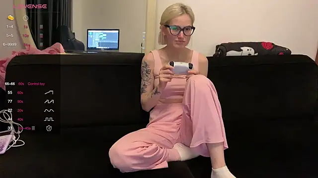 Snapshot of Sexy_Sweets chatting on October 6, 2025, 5:32 pm Sexy Sweets online show from October 6, 2025, 5:32 pm