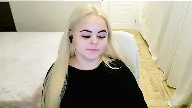 lovely-eyes online show from December 10, 2024, 7:43 pm