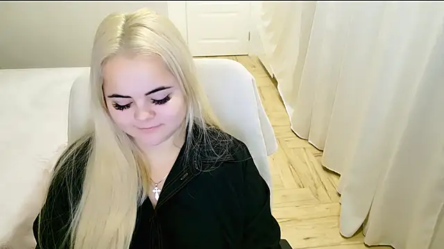 lovely-eyes online show from December 11, 2024, 10:27 pm