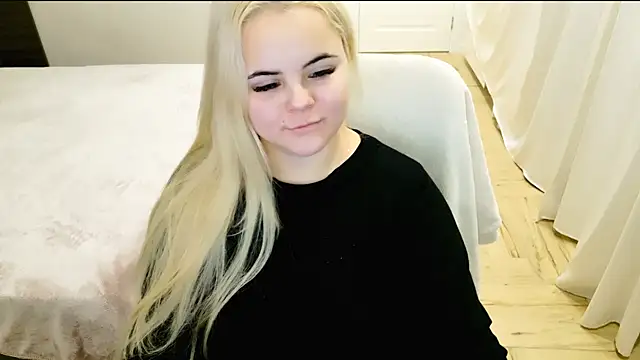 lovely-eyes online show from December 19, 2024, 11:14 pm