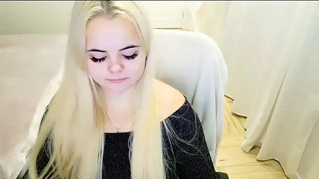 lovely-eyes online show from December 30, 2024, 10:12 pm