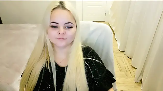 lovely-eyes online show from January 11, 2025, 3:23 am