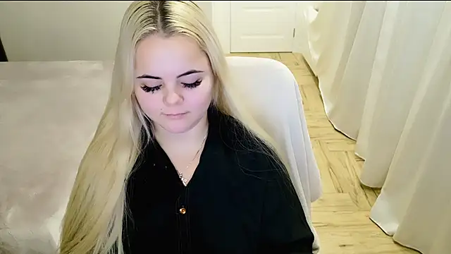 lovely-eyes online show from January 12, 2025, 1:00 am