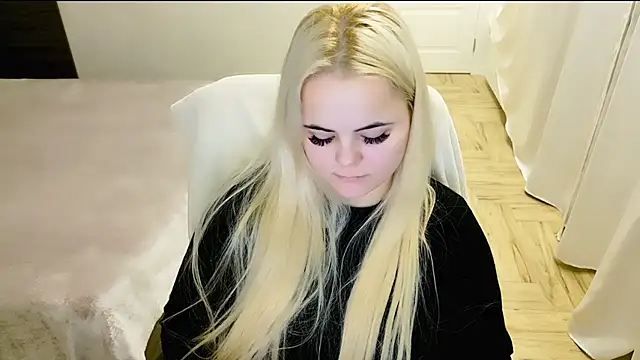 lovely-eyes online show from January 23, 2025, 11:26 pm