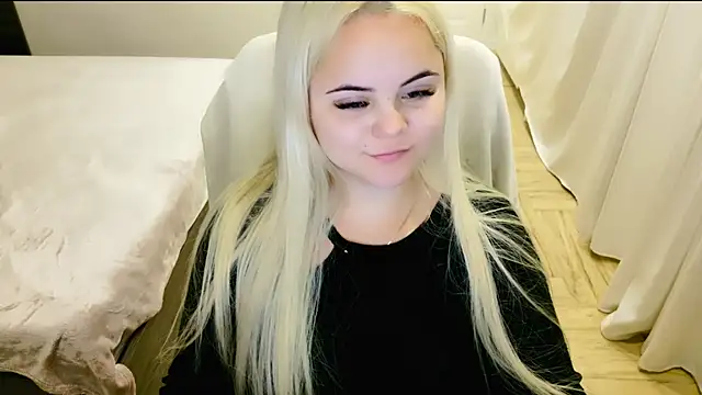 lovely-eyes online show from March 18, 2025, 12:05 am