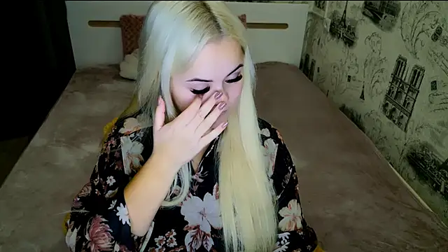 lovely-eyes online show from September 18, 2025, 7:27 pm