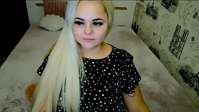 lovely-eyes online show from October 20, 2025, 5:35 pm