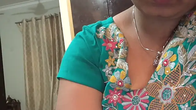 Snapshot of Gulaboo_bhabi chatting on January 17, 2025, 8:02 am Gulaboo bhabi online show from January 17, 2025, 8:02 am