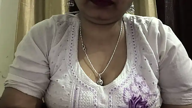 Snapshot of Gulaboo_bhabi chatting on February 15, 2025, 3:39 pm Gulaboo bhabi online show from February 15, 2025, 3:39 pm