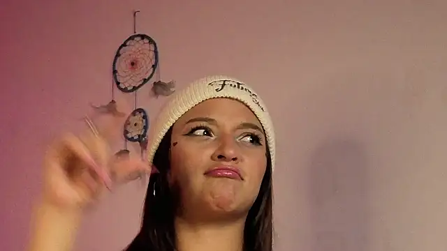 Zoe--khalL online show from February 17, 2026, 5:04 am