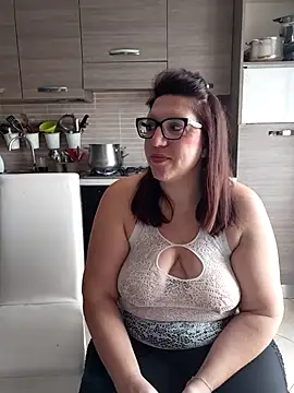 Snapshot of carolyne2023 chatting on December 1, 2025, 9:14 am carolyne2023 online show from December 1, 2025, 9:14 am