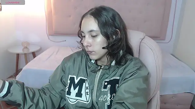 xlunna online show from March 9, 2025, 12:20 pm