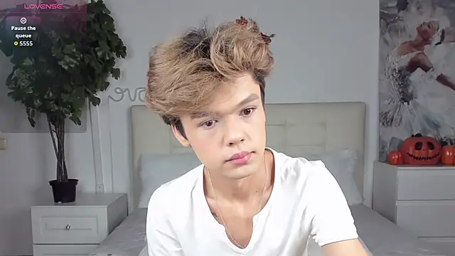 Felix Rey online show from November 6, 2025, 1:45 pm