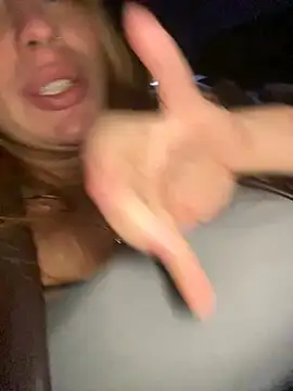 Snapshot of Sweet___Emily chatting on December 12, 2024, 7:04 pm Sweet   Emily online show from December 12, 2024, 7:04 pm