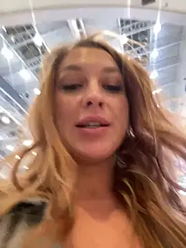 Snapshot of Sweet___Emily chatting on January 19, 2025, 2:17 pm Sweet   Emily online show from January 19, 2025, 2:17 pm