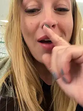 Snapshot of Sweet___Emily chatting on March 12, 2025, 4:02 pm Sweet   Emily online show from March 12, 2025, 4:02 pm