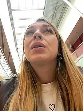 Snapshot of Sweet___Emily chatting on September 25, 2025, 2:10 pm Sweet   Emily online show from September 25, 2025, 2:10 pm