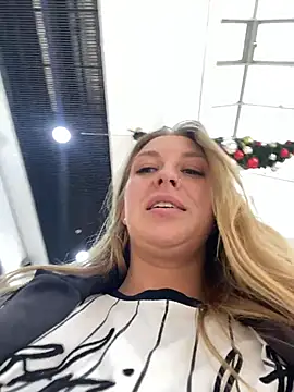 Sweet   Emily online show from November 9, 2025, 12:47 pm