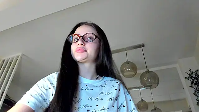 IreneVON online show from December 5, 2025, 5:49 am