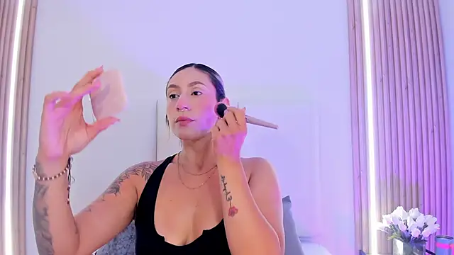 Emily robertss online show from April 18, 2026, 11:14 am