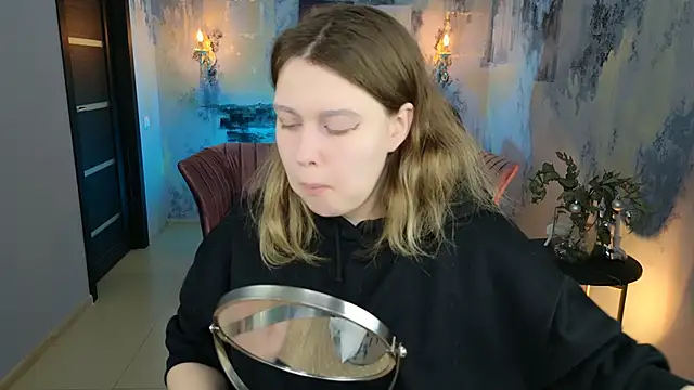 FioraMarmoris online show from December 26, 2024, 9:01 am