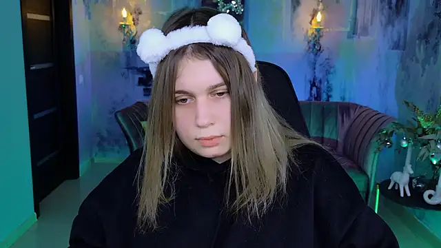 FioraMarmoris online show from January 4, 2025, 11:11 am