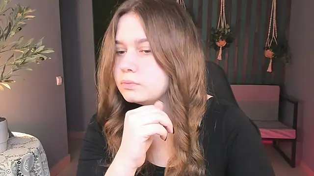 FioraMarmoris online show from November 10, 2025, 7:07 am