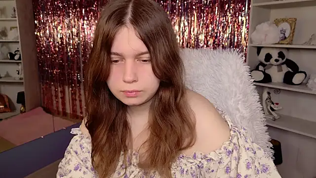 FioraMarmoris online show from April 19, 2026, 5:18 am