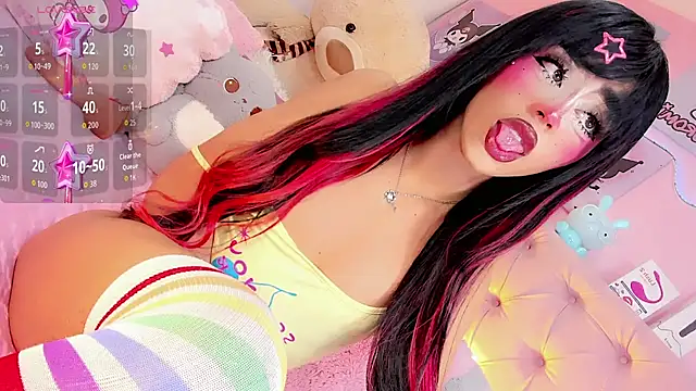 Snapshot of Cute_Roxxy chatting on May 10, 2026, 12:27 am Cute Roxxy online show from May 10, 2026, 12:27 am