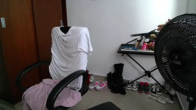 venelope1 online show from November 27, 2025, 8:00 pm