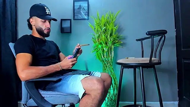 Damian 022 online show from February 24, 2026, 4:32 am