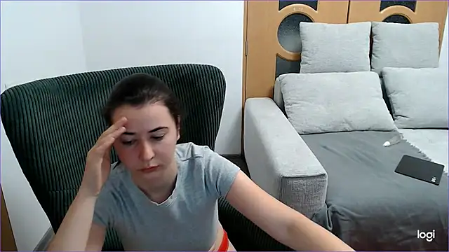 VioletaFlower7 online show from November 16, 2025, 9:04 am