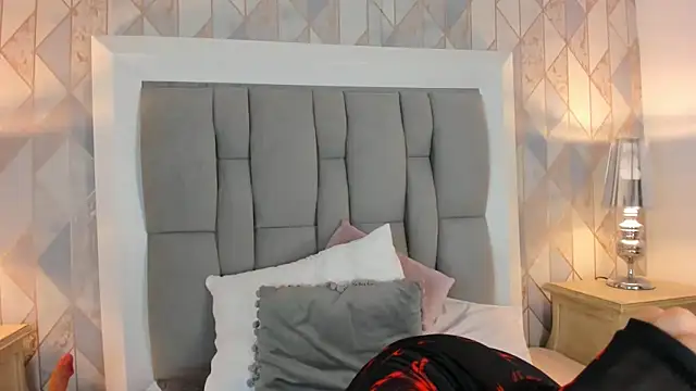 Ginger Violetta  online show from December 4, 2024, 7:45 pm