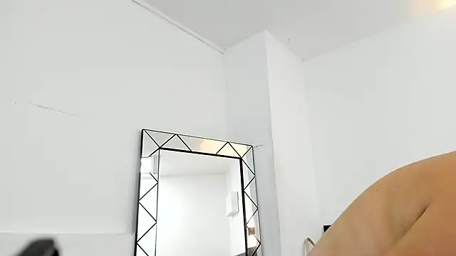 Juliabadlee online show from December 17, 2024, 11:49 pm