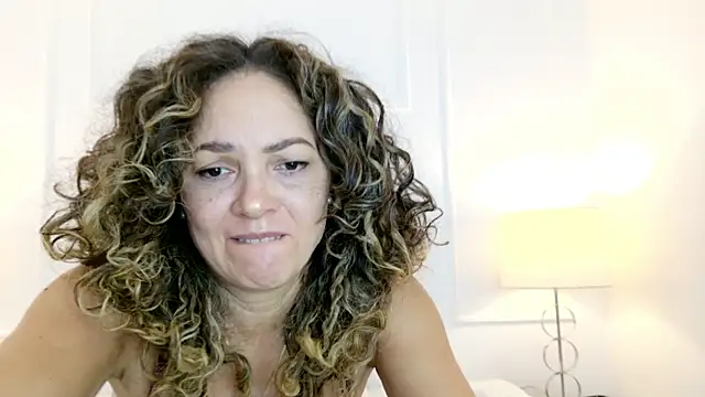 Snapshot of Juliabadlee chatting on July 13, 2026, 2:03 am Juliabadlee online show from July 13, 2026, 2:03 am