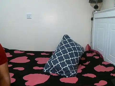 Snapshot of R-thequeen chatting on December 4, 2024, 4:16 pm R-thequeen online show from December 4, 2024, 4:16 pm