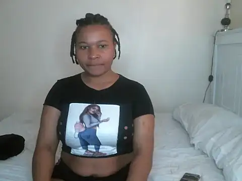 Snapshot of R-thequeen chatting on December 9, 2024, 10:32 am R-thequeen online show from December 9, 2024, 10:32 am