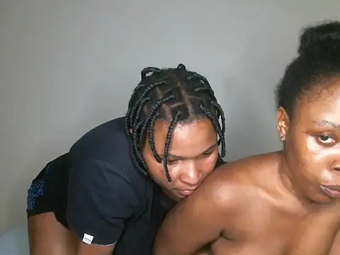 Snapshot of R-thequeen chatting on December 18, 2024, 5:42 pm R-thequeen online show from December 18, 2024, 5:42 pm