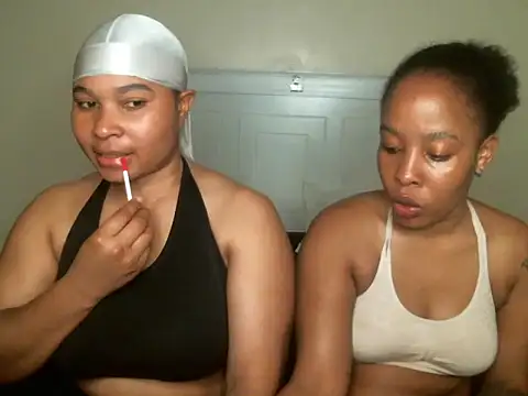 Snapshot of R-thequeen chatting on September 9, 2025, 9:36 pm R-thequeen online show from September 9, 2025, 9:36 pm