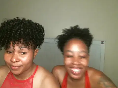 Snapshot of R-thequeen chatting on September 10, 2025, 11:16 pm R-thequeen online show from September 10, 2025, 11:16 pm